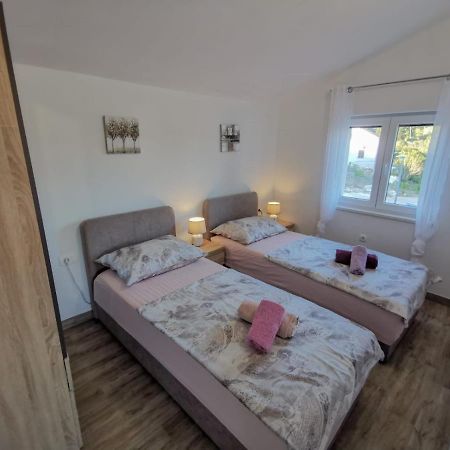Apartmani Goga 2 Molat Eksteriør bilde