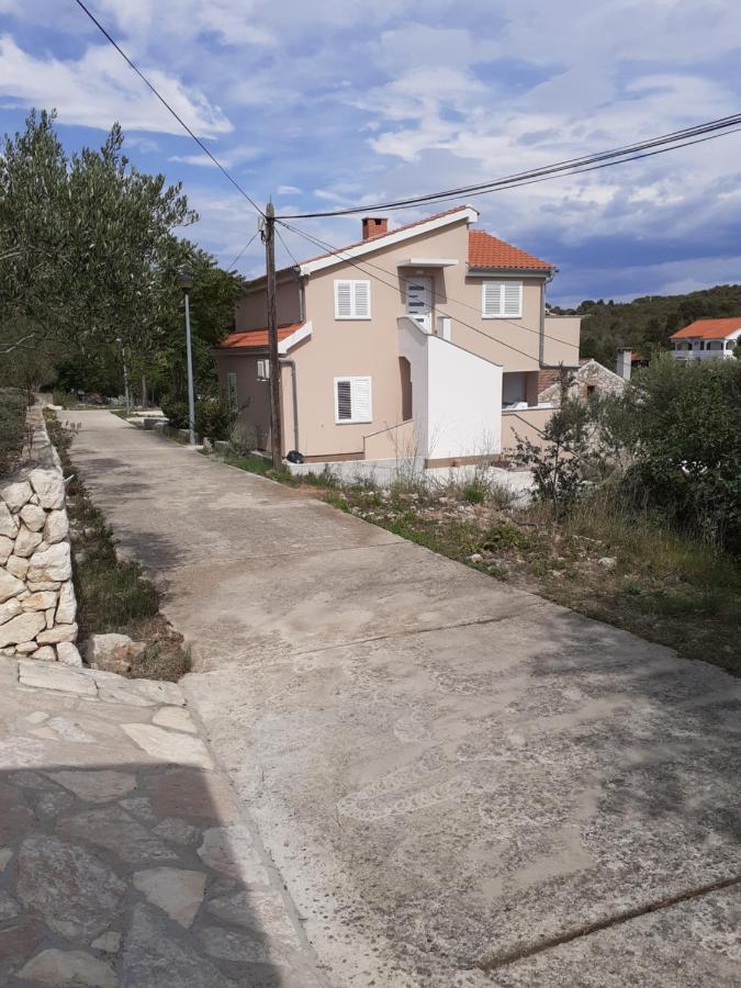 Apartmani Goga 2 Molat Eksteriør bilde